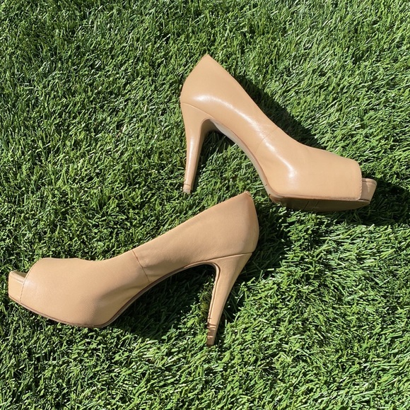 Nine West tan leather platform pumps - Picture 3 of 5